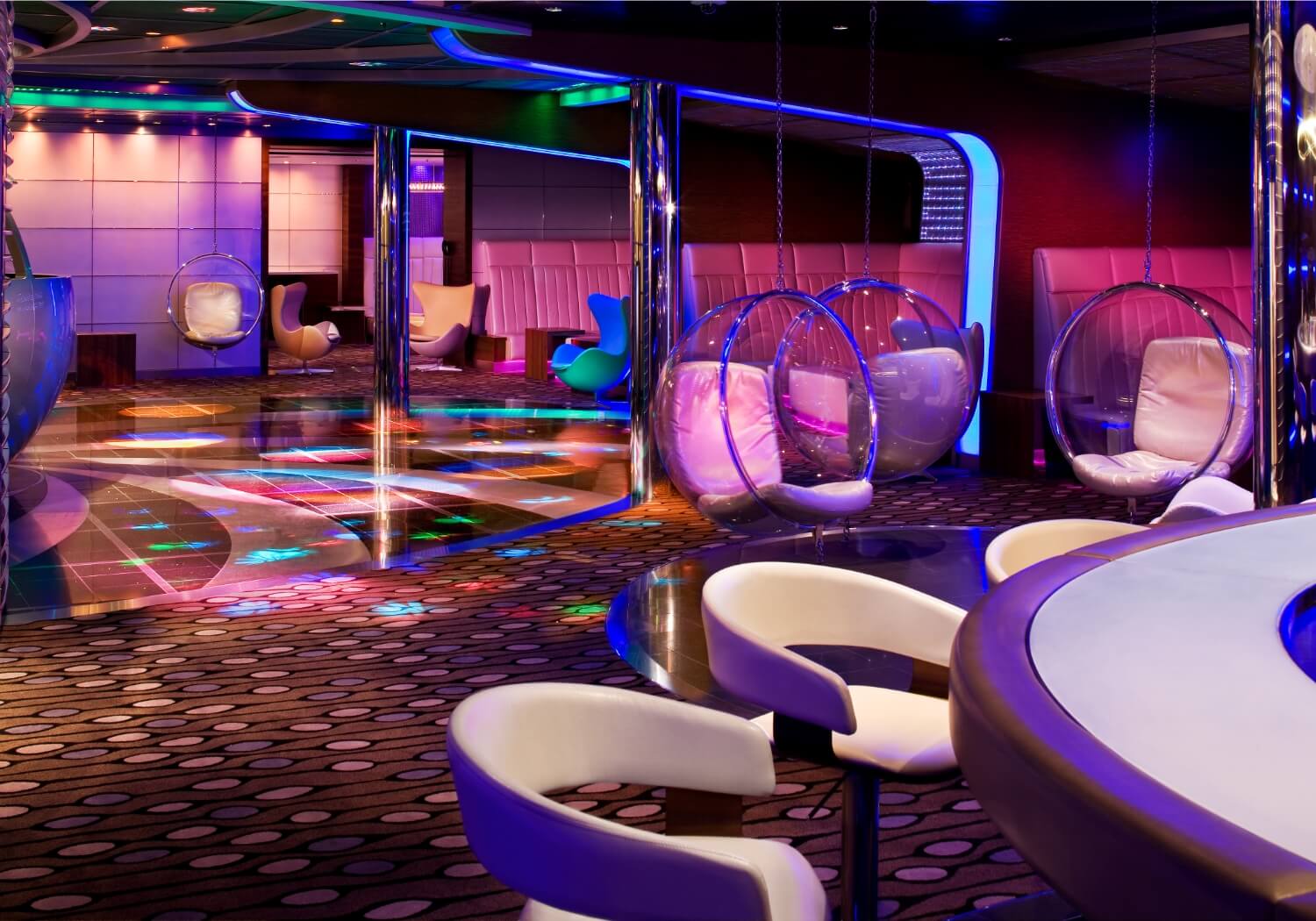 Celebrity-Solstice-entertainment-2_rdafrs