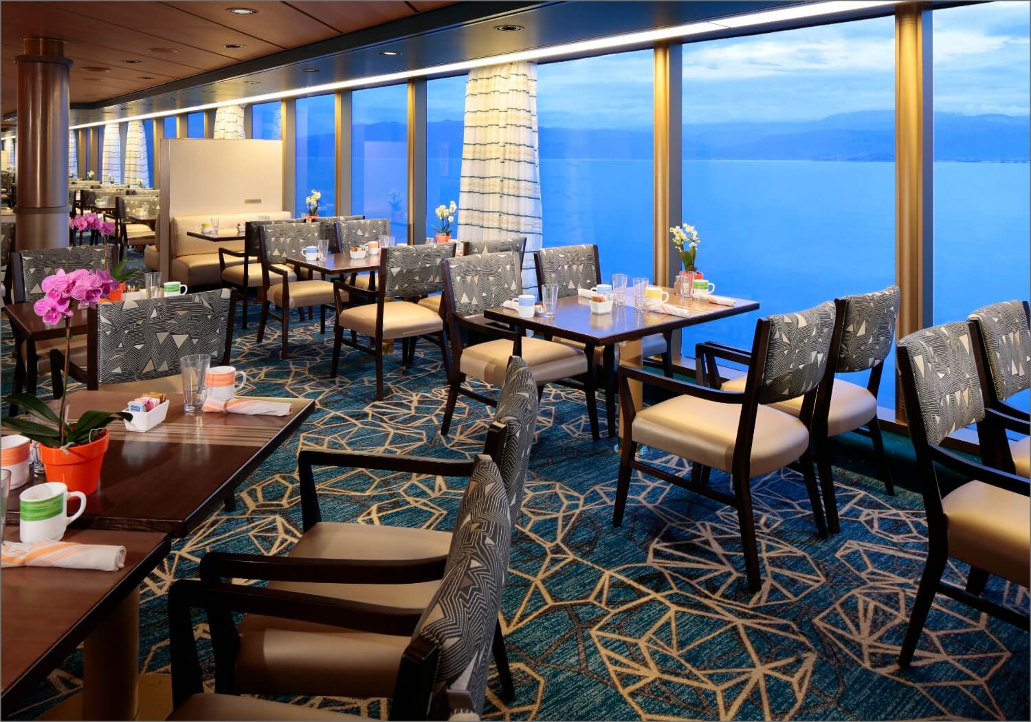 HAL_Westerdam-food-drink-1_yg6zhd