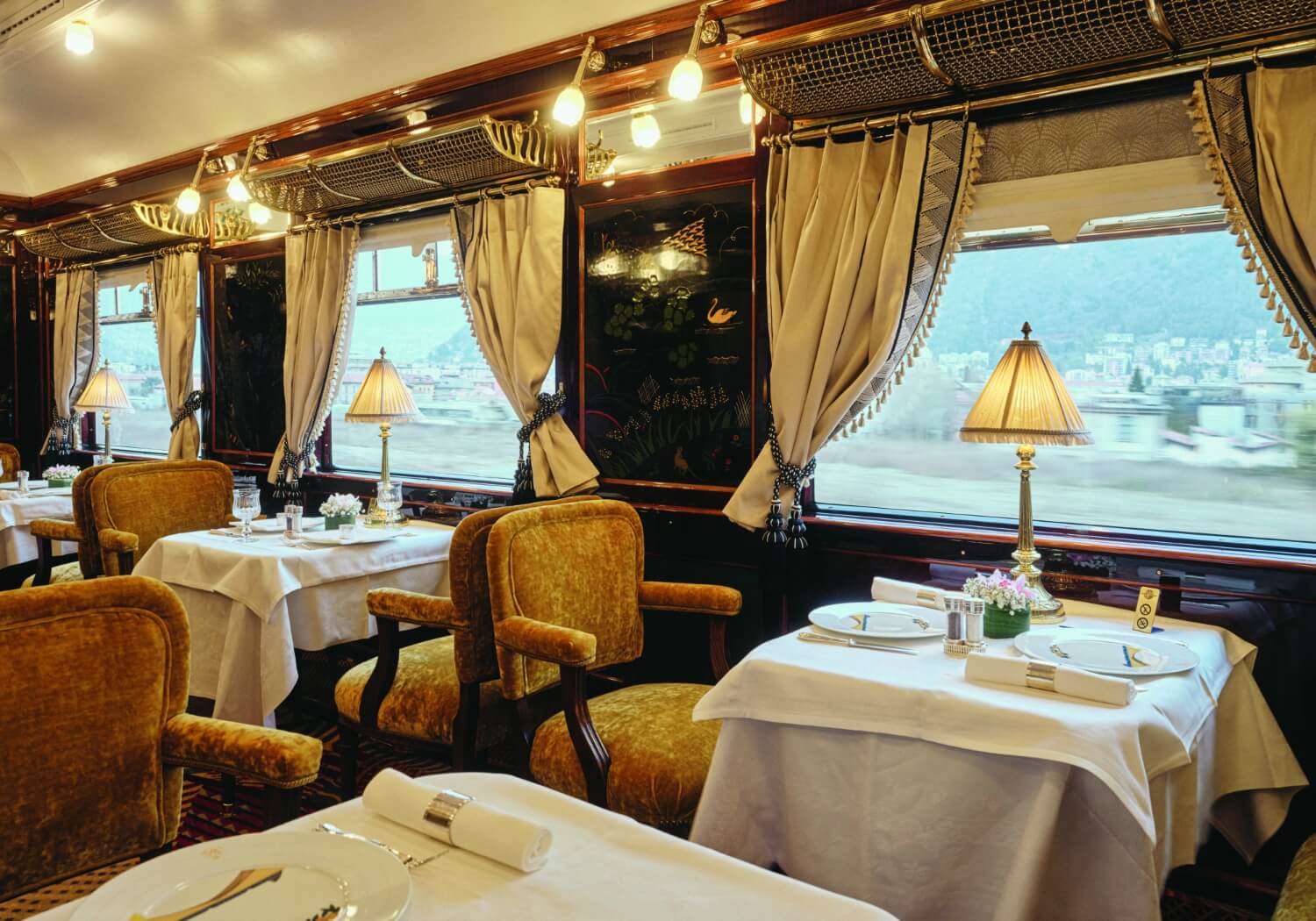 Venice_Simplon-Orient-Express-carriages_-_3_dfvxq7