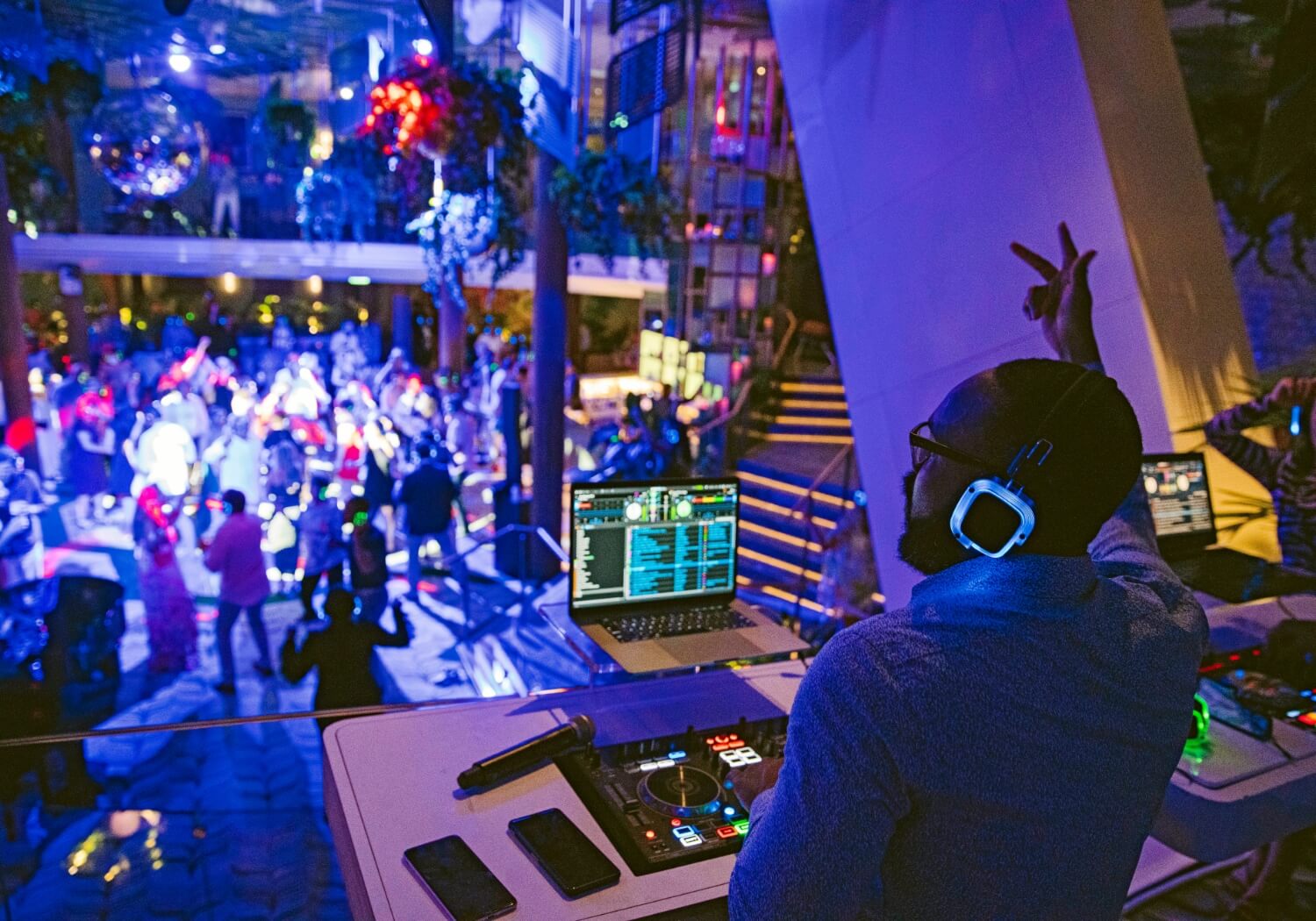 Celebrity-Ascent-entertainment-2_zr4wdt